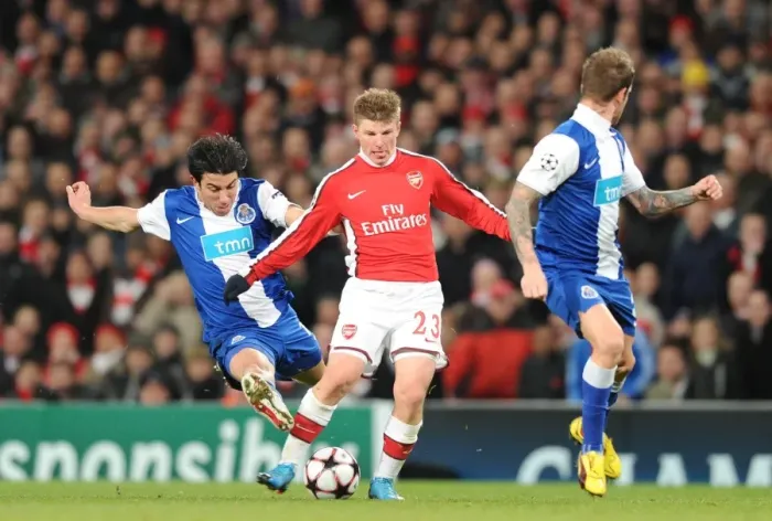 Framed Print : Andrey Arshavin (Arsenal) Jorge Fucile and Raul Meireles (Porto). Arsenal 5: 0 FC Porto Framed Print : Andrey Arshavin (Arsenal) Jorge Fucile and Raul Meireles (Porto). Arsenal 5: 0 FC Porto