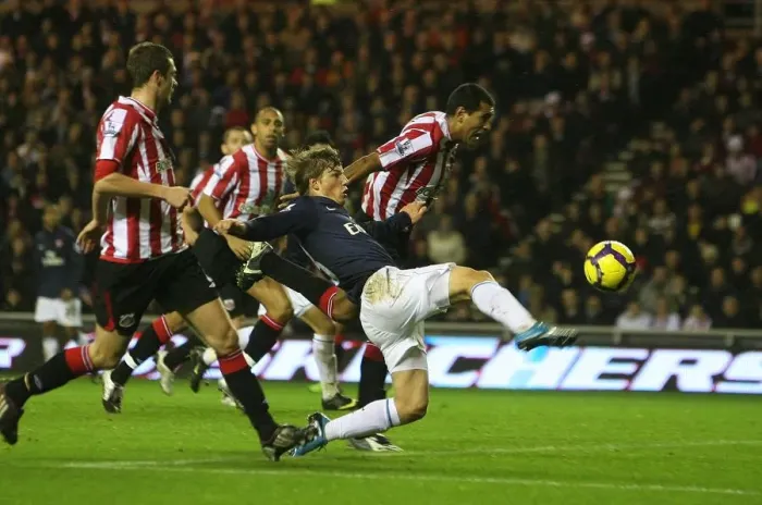 Framed Print : Andrey Arshavin (Arsenal) Paulo Da Silva (Sunderland). Sunderland 1: 0 Arsenal Framed Print : Andrey Arshavin (Arsenal) Paulo Da Silva (Sunderland). Sunderland 1: 0 Arsenal