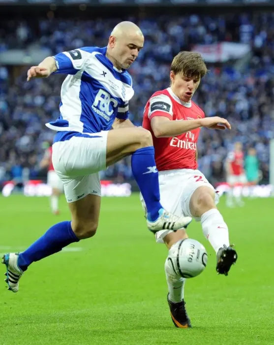 Framed Print : Andrey Arshavin (Arsenal) Stephen Carr (Birmingham). Arsenal 1: 2 Birmingham City