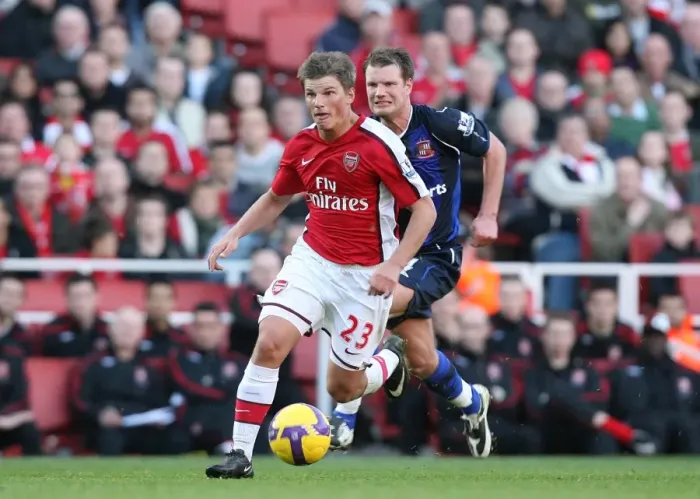 Framed Print : Andrey Arshavin (Arsenal) Teemu Tainio (Sunderland) Framed Print : Andrey Arshavin (Arsenal) Teemu Tainio (Sunderland)