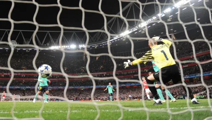 Framed Print : Andrey Arshavin shoots past Barcelona goalkeeper Victor Valdes to score the 2nd Arsenal goal