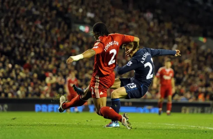 Framed Print : Andrey Arshavin shoots past Glen Johnson to score the 2nd Arsenal goal