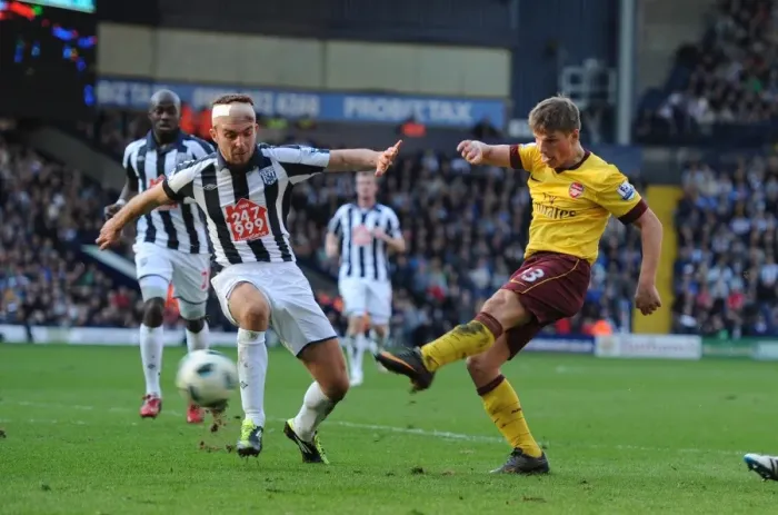Framed Print : Andrey Arshavin shoots past James Morrison to score the 1st Arsenal goal