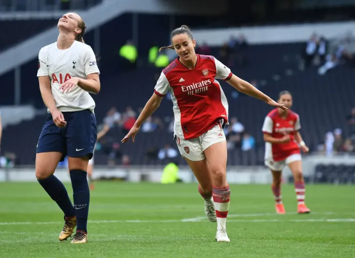 Framed Print : Anna Patten Scores the Decisive Goal: Arsenal Women's Triumph over Tottenham Hotspur