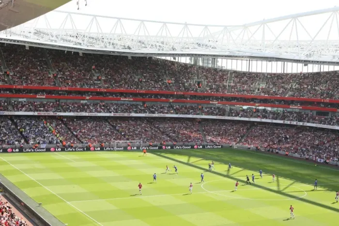 Framed Print : Arsenal 1-4 Chelsea: A Dominant Performance by the Blues at Emirates Stadium, 2009 (Premier League) Framed Print : Arsenal 1-4 Chelsea: A Dominant Performance by the Blues at Emirates Stadium, 2009 (Premier League)