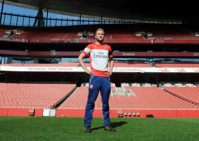 Framed Print : Arsenal 1st Team Photocall at Emirates Stadium: Reece Watson, The Groundsman