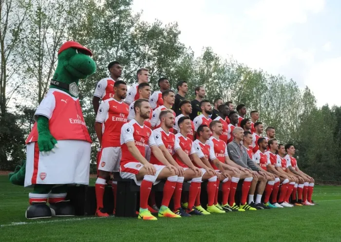 Framed Print : Arsenal 1st Team Squad 2016-17: The United Front Framed Print : Arsenal 1st Team Squad 2016-17: The United Front
