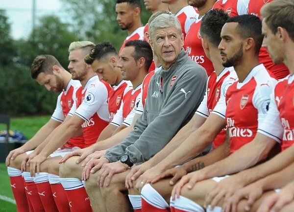 Arsenal 1st Team Squad: Arsene Wenger's Leadership, 2016-17 Season