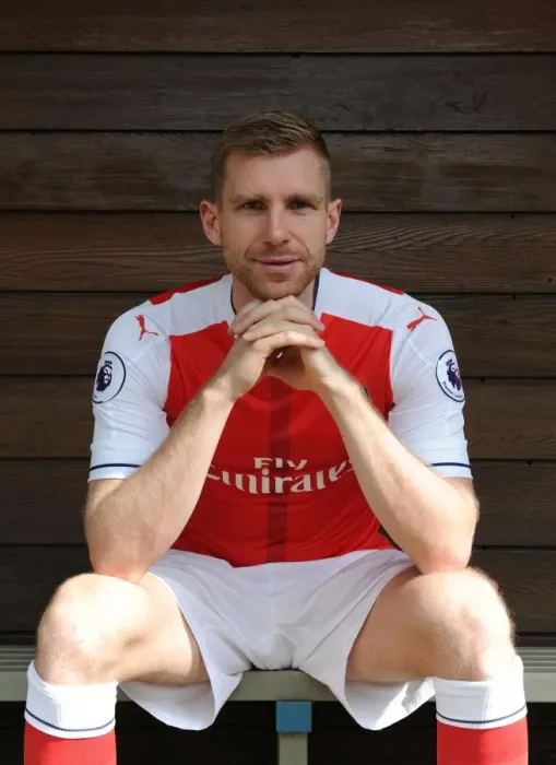 Framed Print : Arsenal 1st Team Squad: Per Mertesacker at 2016-17 Photocall Framed Print : Arsenal 1st Team Squad: Per Mertesacker at 2016-17 Photocall