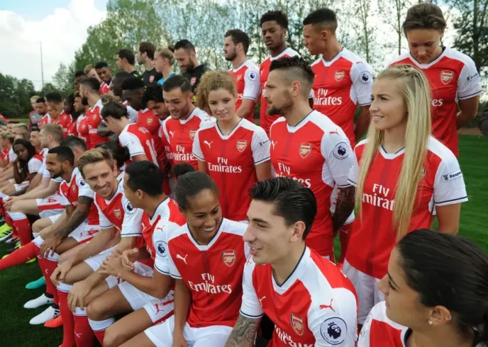 Framed Print : Arsenal 1st Team Squad Mixed Gender Training Session: Hector Bellerin, Mathieu Debuchy, Rachel Yankey, Leah Williamson, Dominique Janssen