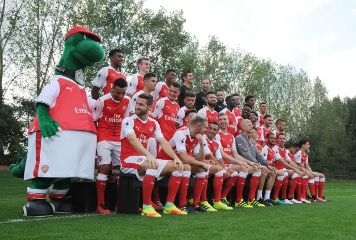 Framed Print : Arsenal 1st Team Squad: Season 2016 / 17 Framed Print : Arsenal 1st Team Squad: Season 2016 / 17