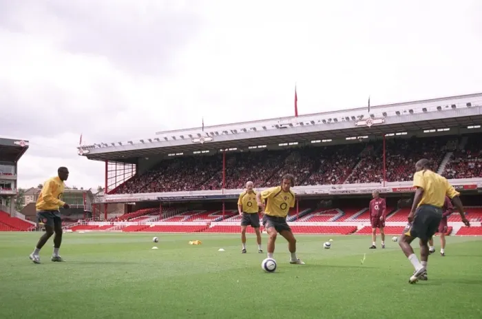 Framed Print : Arsenal 1st Team: United at Highbury, 2005