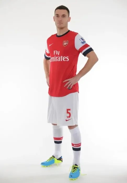 Framed Print : Arsenal 2013-14 Squad: Thomas Vermaelen at the Team Photocall Framed Print : Arsenal 2013-14 Squad: Thomas Vermaelen at the Team Photocall