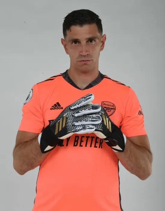 Framed Print : Arsenal 2020-21 First Team: Emiliano Martinez at Training Session Framed Print : Arsenal 2020-21 First Team: Emiliano Martinez at Training Session