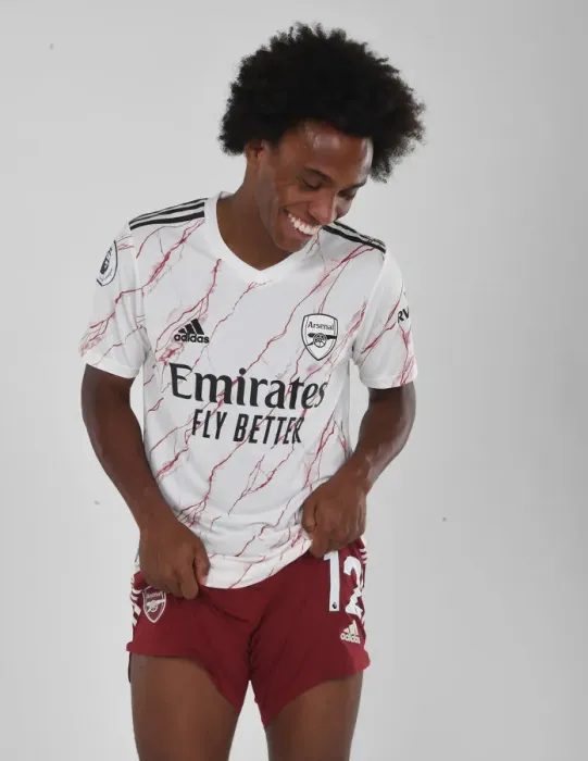 Framed Print : Arsenal 2020-21 First Team: Welcome to the Squad - Willian at London Colney