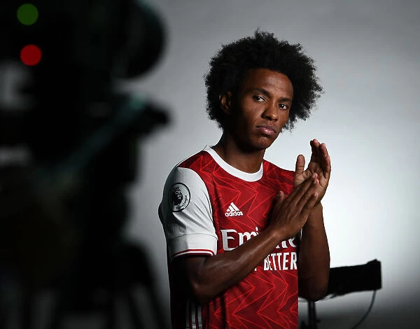 Arsenal 2020-21: A Focus on Willian at First Team Photocall