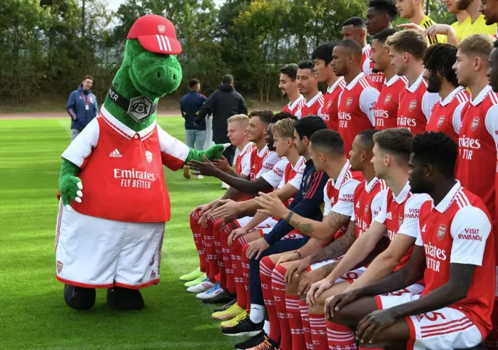 Framed Print : Arsenal 2022-23 First Team Squad: Gunnersaurus Leads the Team Photo