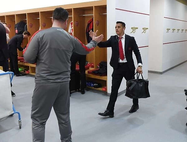 Arsenal: Alexis Sanchez and Paul Akers Share a Moment Before Arsenal vs Manchester City