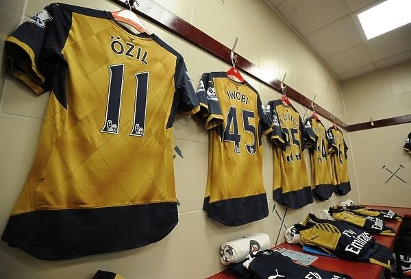 Arsenal Away Changing Room: Gearing Up for West Ham United Showdown (2015-16 Premier League)