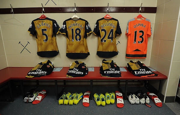 Arsenal Away Gear Prepped for West Ham Showdown (2015-16)