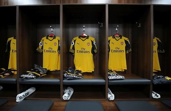 Arsenal Away Team Gear: Ready for Battle at Leicester's King Power Stadium