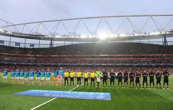 The Arsenal and Besiktas teams line up before the match. Arsenal 1: 0 Besiktas. UEFA
