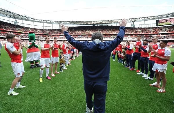 Arsenal Bids Farewell to Tomas Rosicky with Guard of Honor