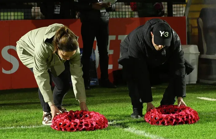 Framed Print : Arsenal and Bristol City Managers Lay Wreaths Ahead of FA Women's Continental Tyres League Cup Match