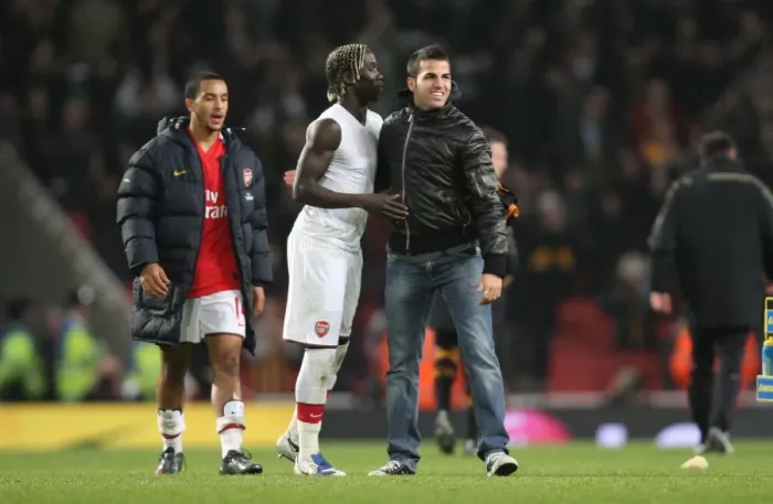 Framed Print : Arsenal captain Cesc Fabregas and Bacary Sagna celebrate