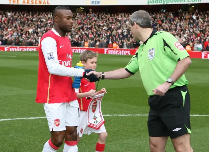 Framed Print : Arsenal captain William Gallas shakes hands with referee Martin Atkinson before the match
