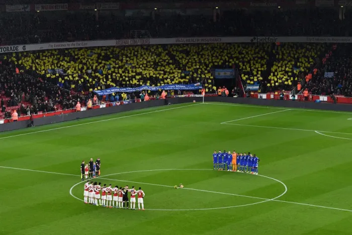Framed Print : Arsenal and Cardiff Pay Tribute: A Moment of Silence for Emiliano Sala (Arsenal v Cardiff City 2018-19)