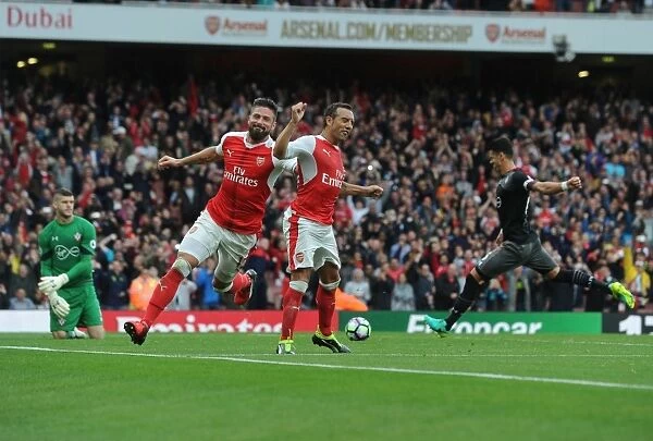 Arsenal: Cazorla and Giroud Celebrate Goal Against Southampton (2016-17)