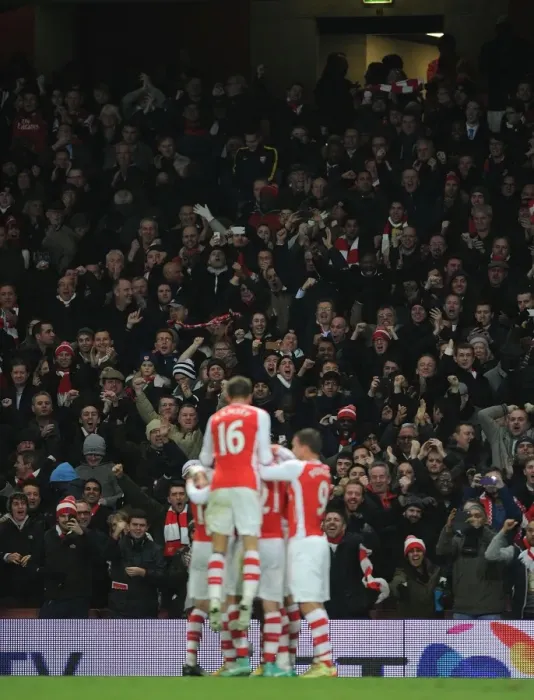 Framed Print : Arsenal Celebrate Alexis Sanchez's Goal Against Southampton (2014-15)