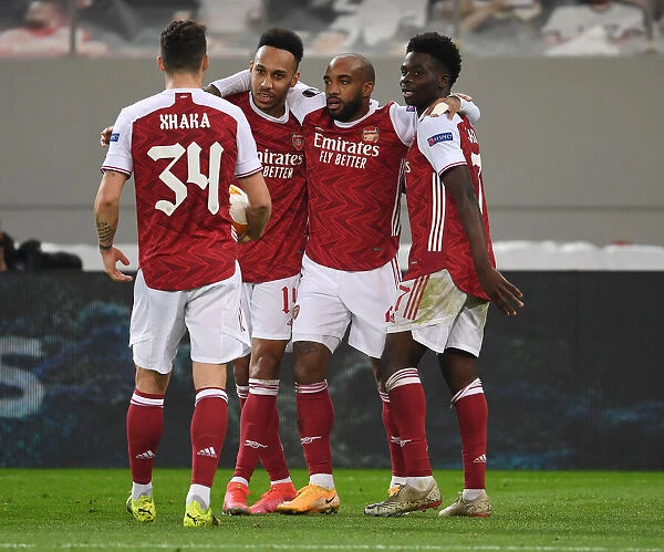Arsenal Celebrate as Aubameyang Scores in Europa League Win over SL Benfica