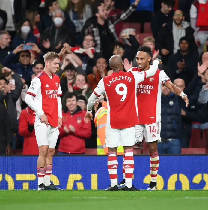 Framed Print : Arsenal Celebrate Aubameyang's Goal: Arsenal v Aston Villa, Premier League 2021-22