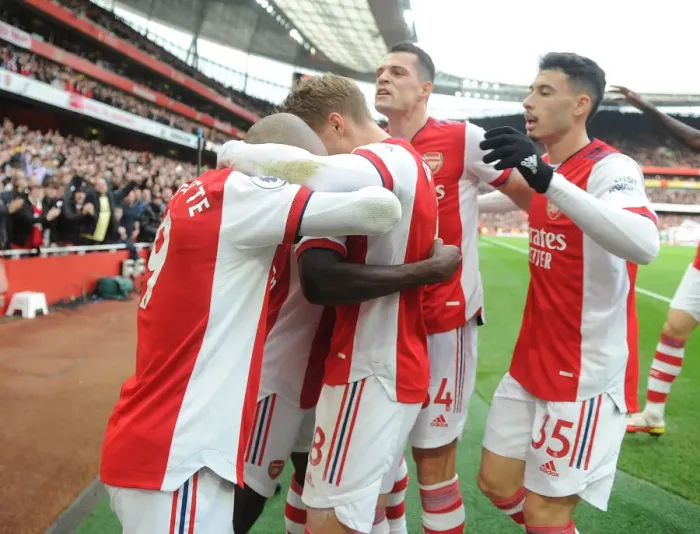 Framed Print : Arsenal Celebrate Bukayo Saka's Goal Against Manchester City (2021-22)
