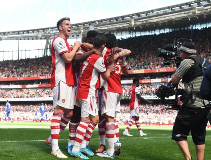 Framed Print : Arsenal Celebrate Eddie Nketiah's Goal: Victory Over Leeds United in the Premier League (2021-22)