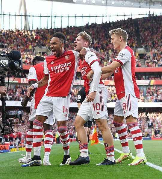 Arsenal Celebrate Emile Smith Rowe's Goal Against Tottenham in 2021-22 Premier League