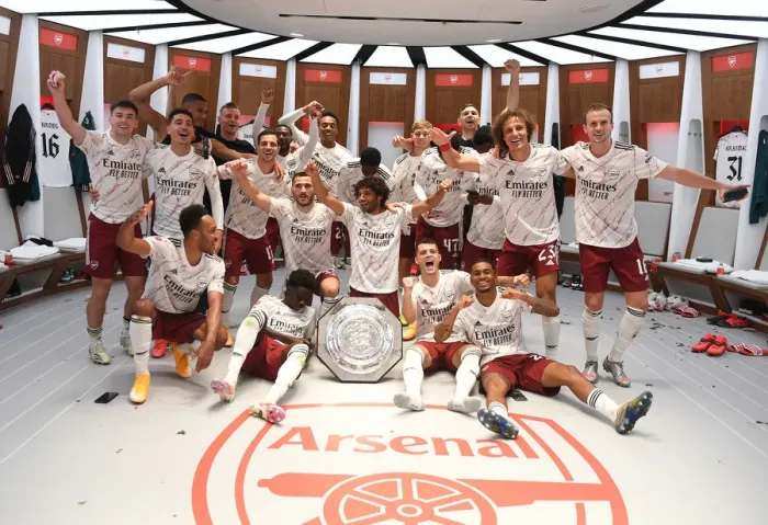 Framed Print : Arsenal Celebrate FA Community Shield Victory over Liverpool Framed Print : Arsenal Celebrate FA Community Shield Victory over Liverpool