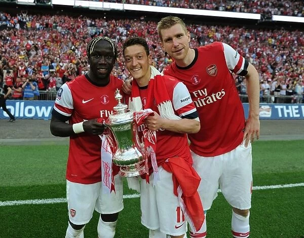 Arsenal Celebrate FA Cup Victory: Ozil, Sagna, Mertesacker