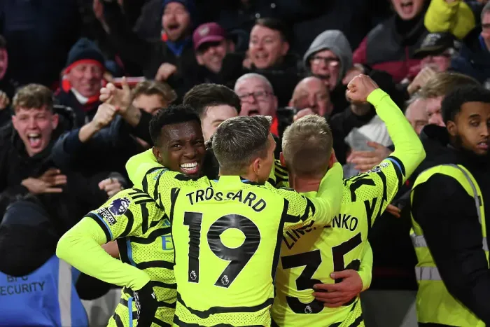 Framed Print : Arsenal Celebrate First Goal: Kai Havertz Scores Against Brentford in 2023-24 Premier League