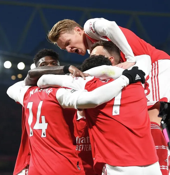 Framed Print : Arsenal Celebrate First Goal: Nketiah Scores Against Manchester United (2022-23)