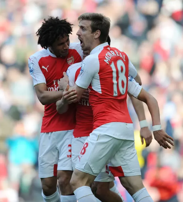 Framed Print : Arsenal Celebrate Goal: Alexis Sanchez Scores Against Crystal Palace (2015-16) Framed Print : Arsenal Celebrate Goal: Alexis Sanchez Scores Against Crystal Palace (2015-16)