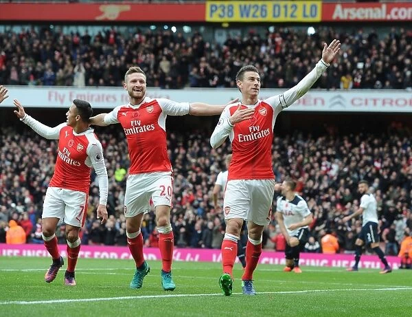 Arsenal Celebrate Goal Against Tottenham in 2016-17 Premier League Clash