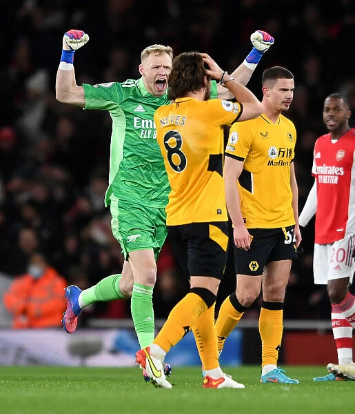 Arsenal Celebrate Hard-Fought Victory Over Wolverhampton Wanderers in the Premier League