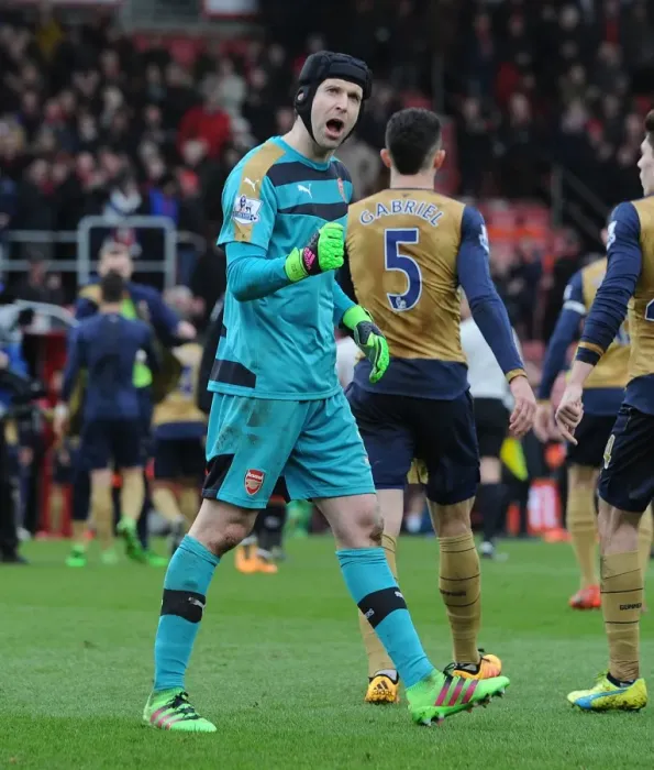 Framed Print : Arsenal Celebrate Hard-Fought Victory Over Bournemouth in 2015-16 Premier League