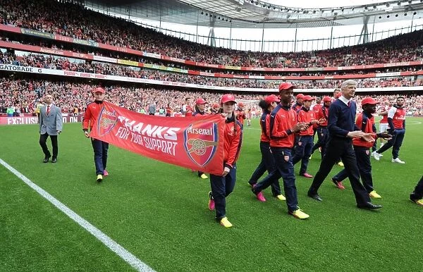 Arsenal Celebrate Premier League Victory over Aston Villa (2015-16)