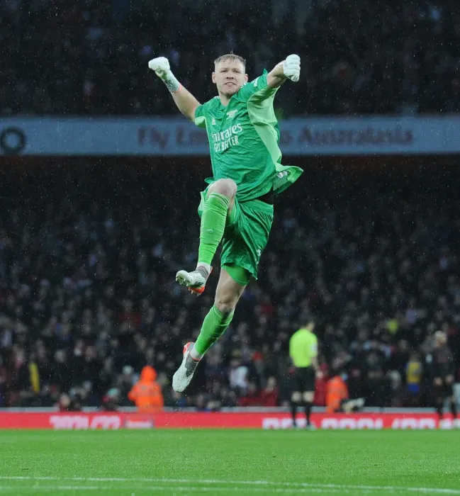 Framed Print : Arsenal Celebrate Second Goal Against Southampton: Martin Odegaard Scores at Emirates Stadium (2021-22)