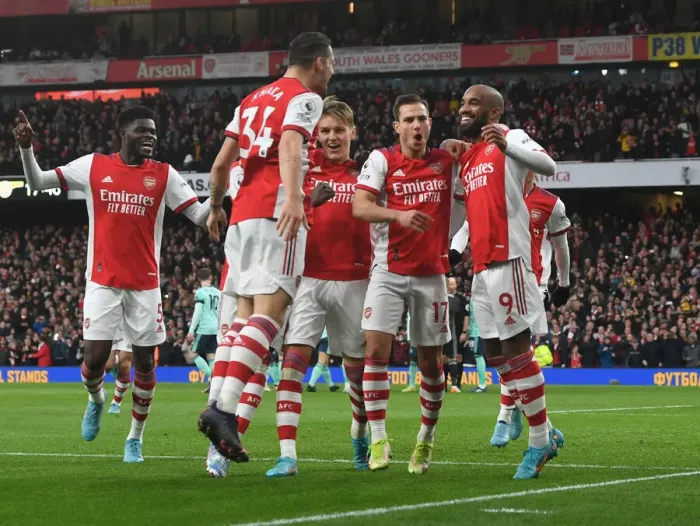 Framed Print : Arsenal Celebrate Team Goal: Lacazette Scores Against Leicester City (2021-22)
