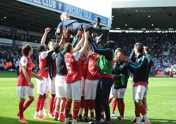 Arsenal Celebrate Title Win: Pat Rice's Emotional Send-Off (West Bromwich Albion v Arsenal, 2012)